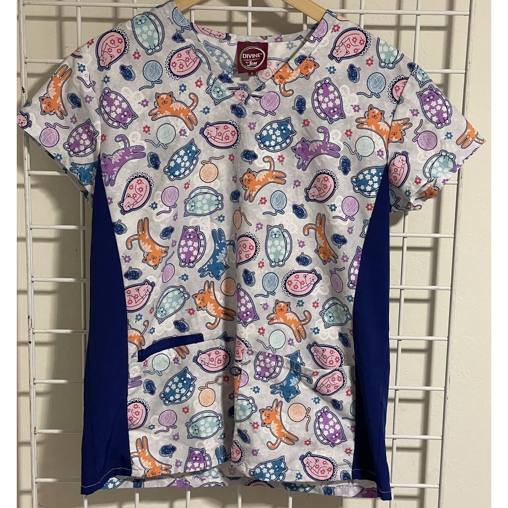 WOMEN'S SILKY UNIFORM SCRUB TOP DIVINE SCRUBS BY JDM - CATS SIZE SMALL - Picture 2 of 5